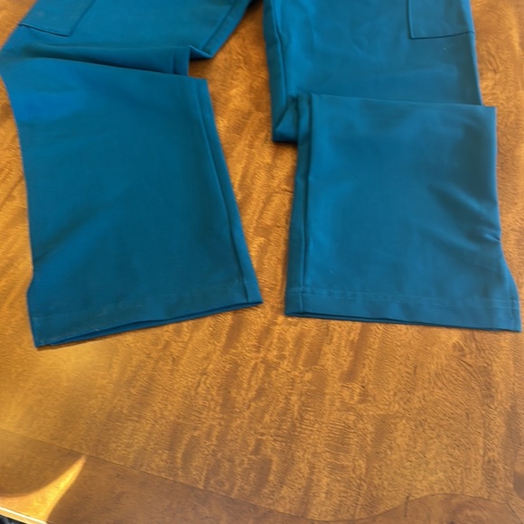 DOLAN women’s Madeleine 8 Pocket Slim Scrub Pants - Picture 16 of 16